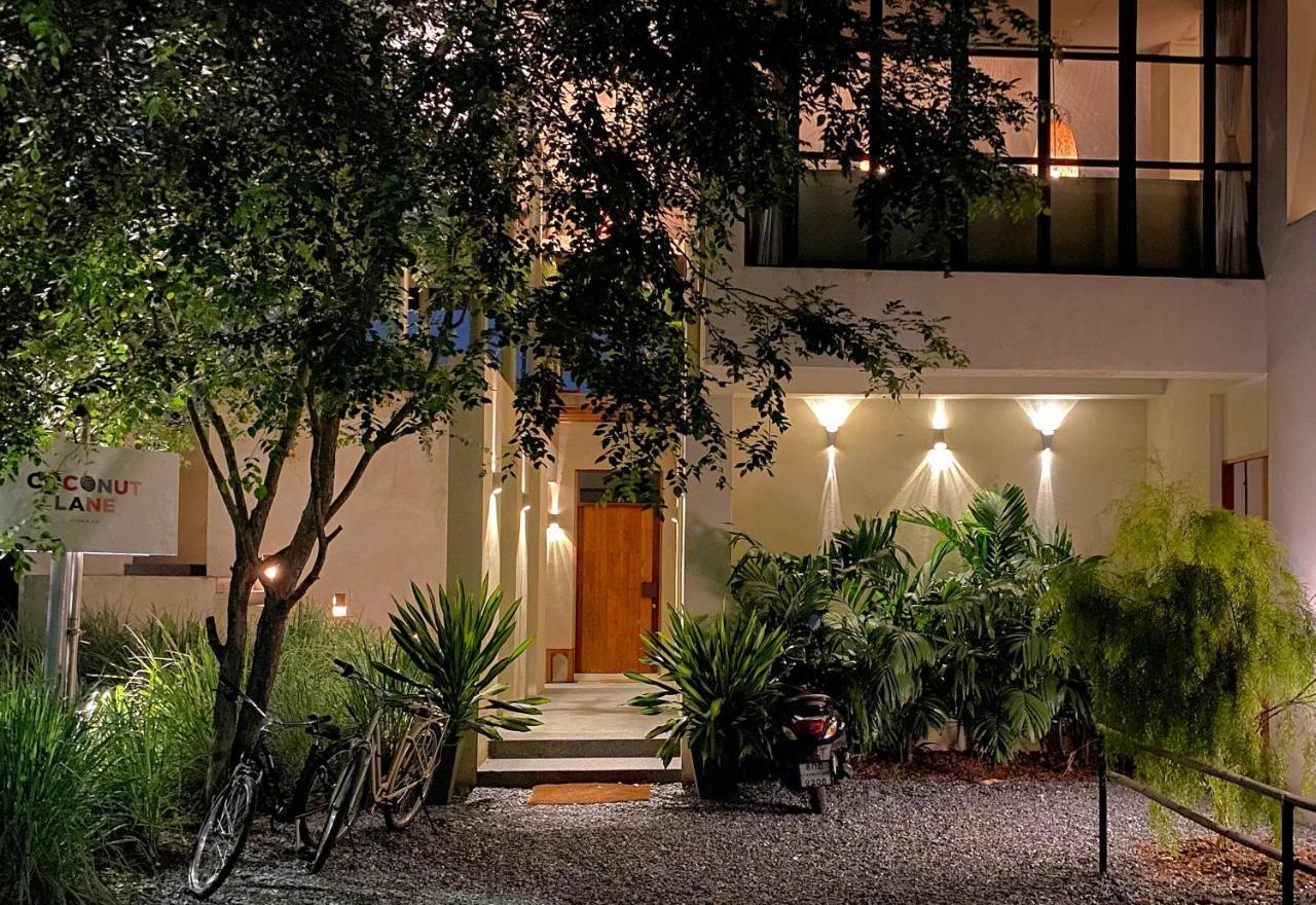 Отель Coconut Lane Бангкок Экстерьер фото